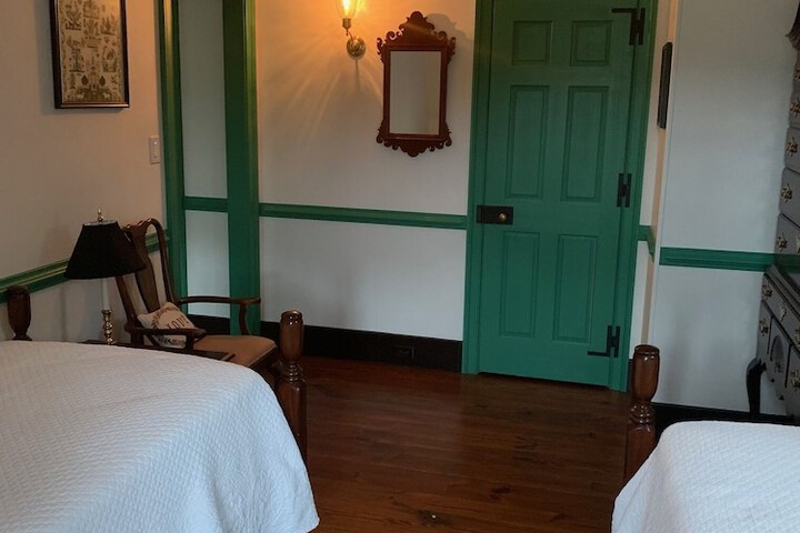 Room 6 of 30