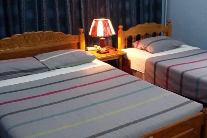 Room 6 of 12