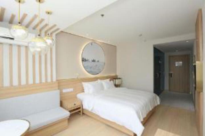 Room 6 of 6