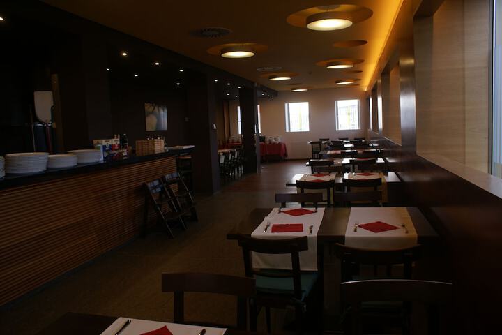 Dining 11 of 25