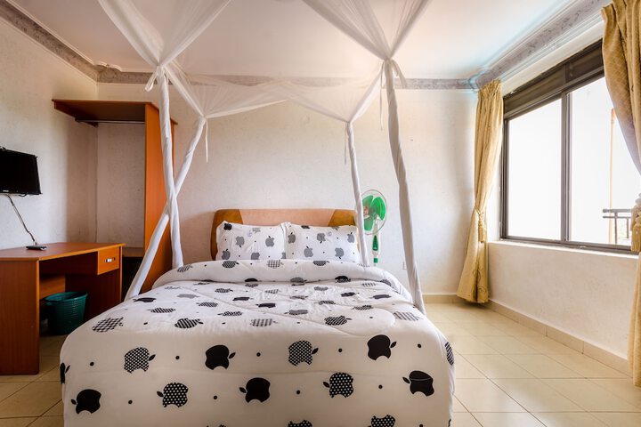 Room 33 of 64
