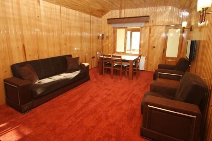 Room 9 of 26