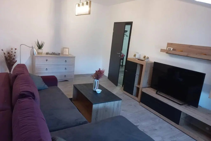 Room 5 of 12