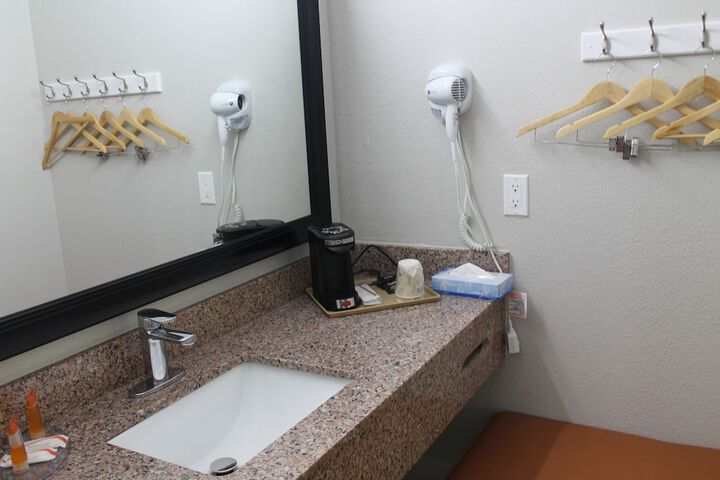 Room 6 of 42