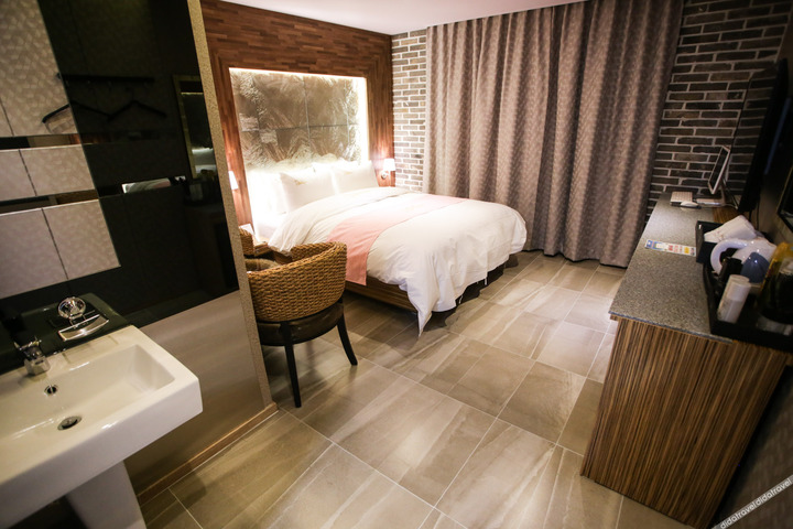 Room 53 of 91
