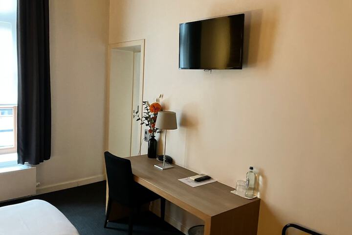 Room 37 of 65