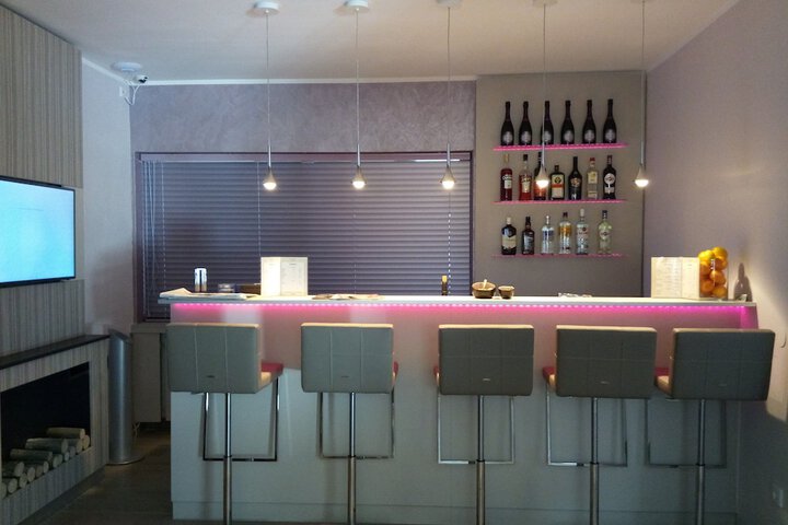 Lounge 48 of 62