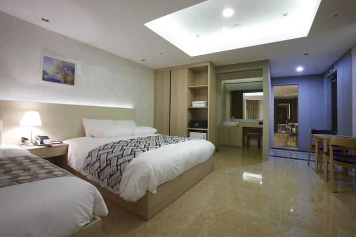 Room 60 of 78