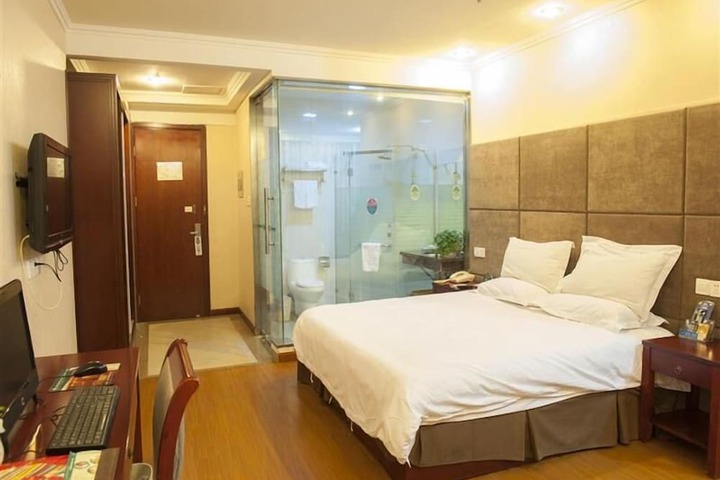 Room 6 of 72