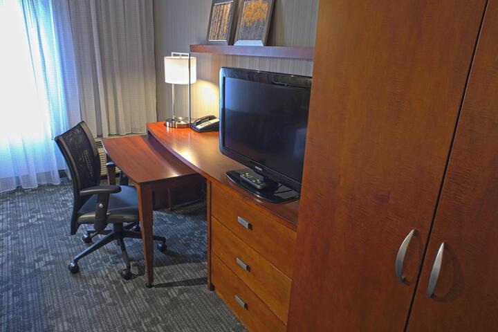 1 King Bed (5 of 13)