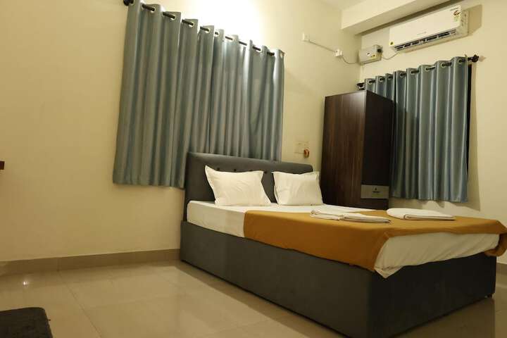 Room 10 of 15