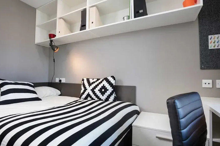 Room 5 of 14