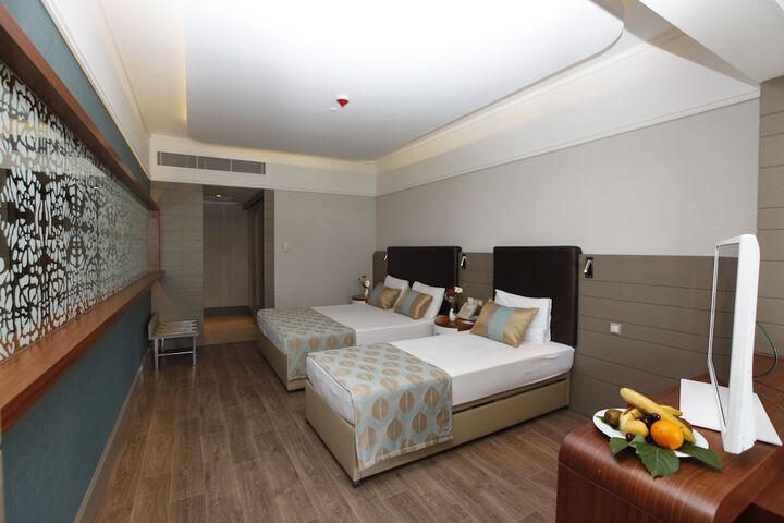 Room 8 of 48