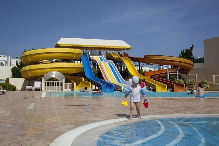 Hotel Pool