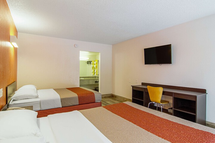 Room 10 of 42