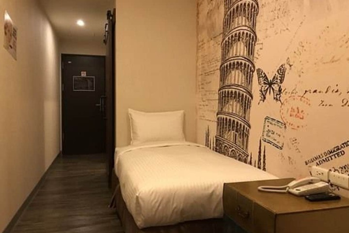 Room 39 of 98