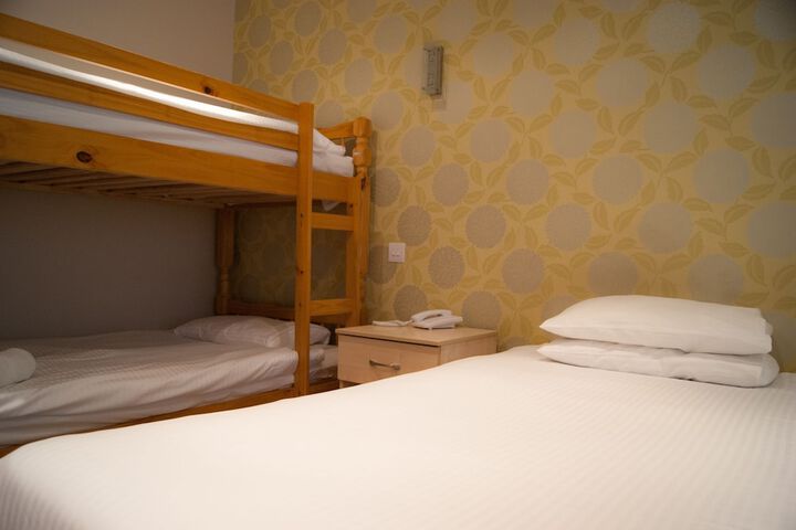 Room 14 of 128
