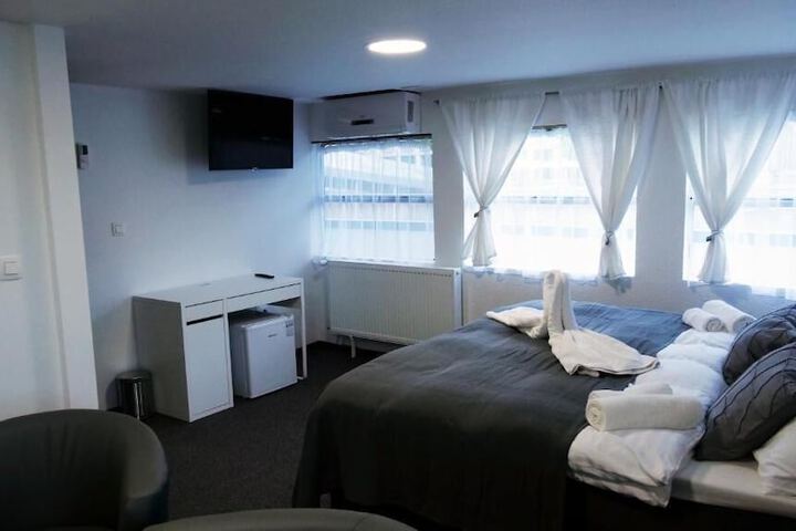 Room 32 of 167