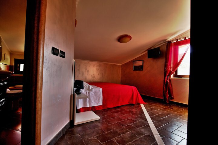 Room 9 of 18