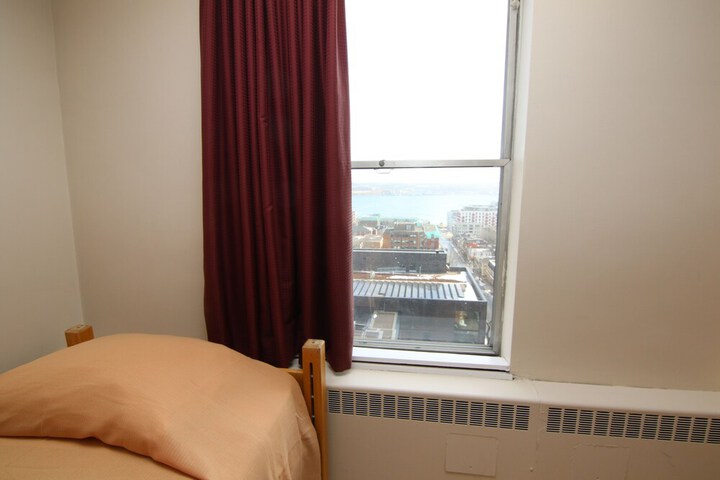 Room 14 of 69