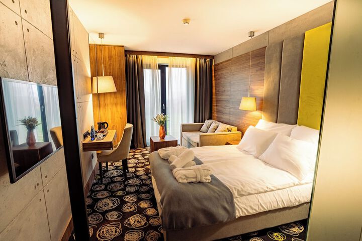 Room 4 of 36