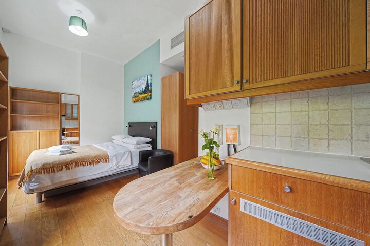 Room 46 of 77