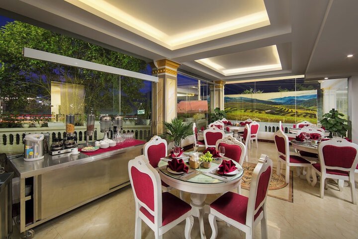 Dining 63 of 94