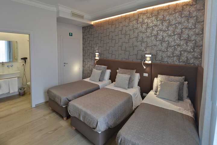 Room 28 of 64