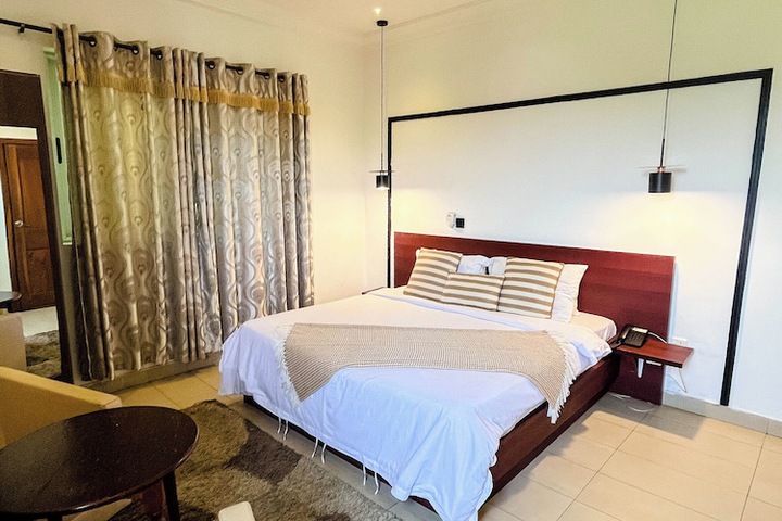 Room 11 of 24