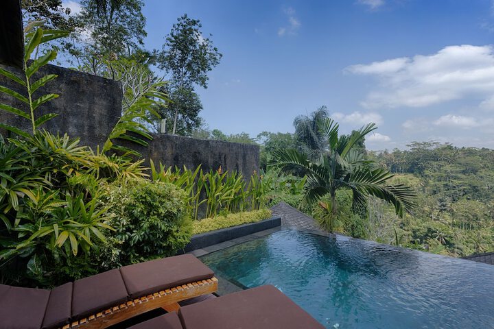 Pools & Facilities
