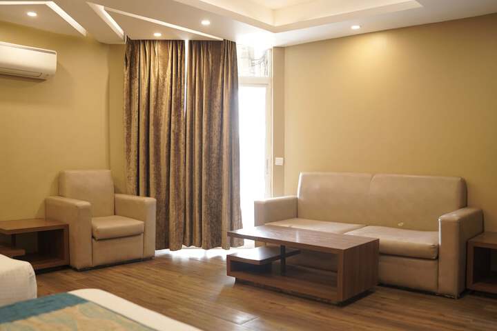 Room 47 of 90