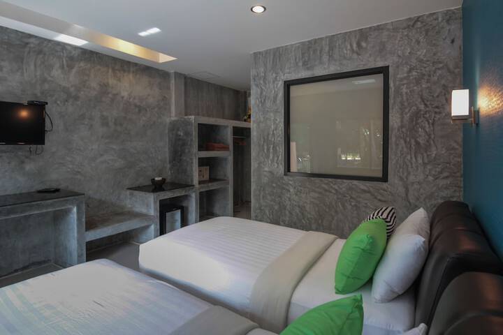 Room 15 of 152