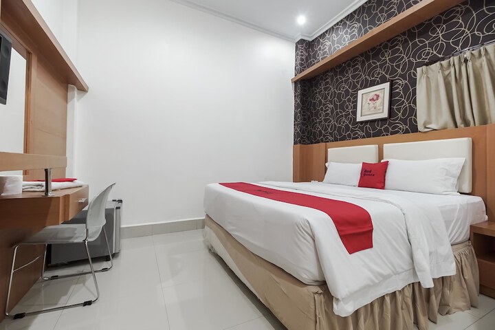 RedDoorz near Mall Panakkukang 3
