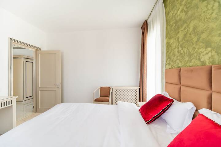 Room 2 of 34