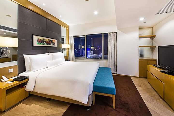 Room 8 of 95