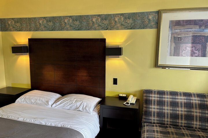 Room 10 of 40