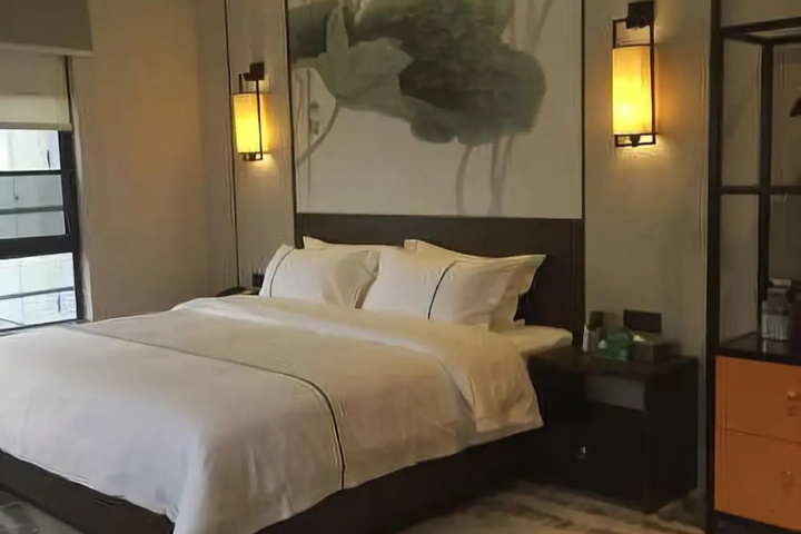 Room 14 of 22