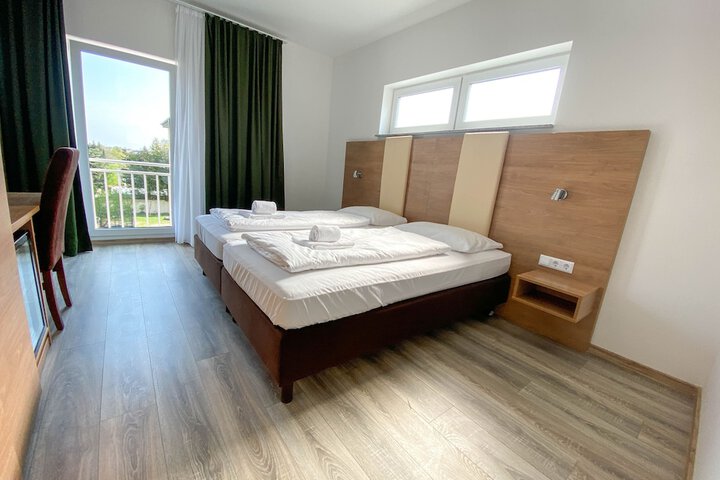 Room 9 of 13