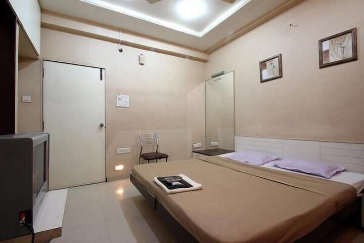 Room 8 of 30