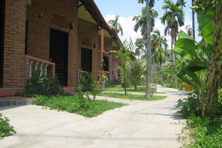 Hotel Exterior 28 of 40