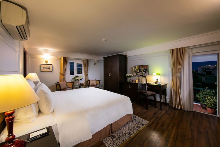 Room 15 of 100