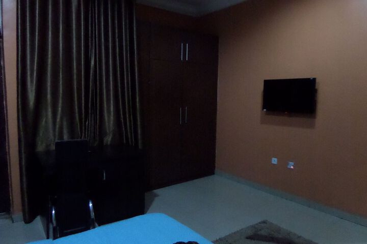 Room 13 of 29