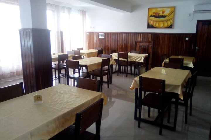 Dining 12 of 14