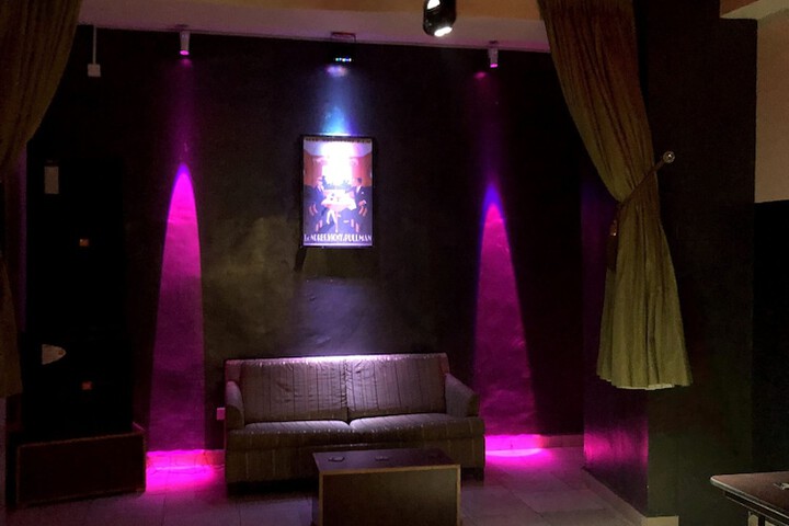 Lounge 28 of 35