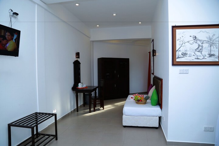 Room 8 of 34
