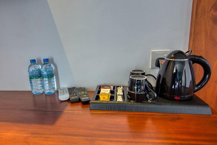 Breakfast/Coffee Service 15 of 77