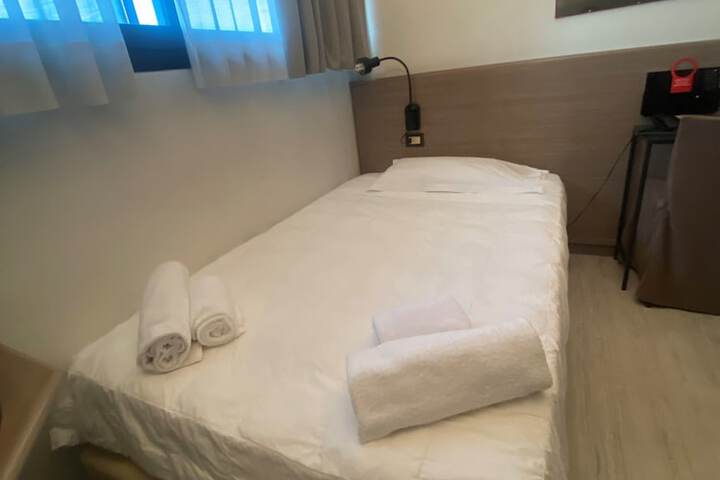 Room 19 of 34