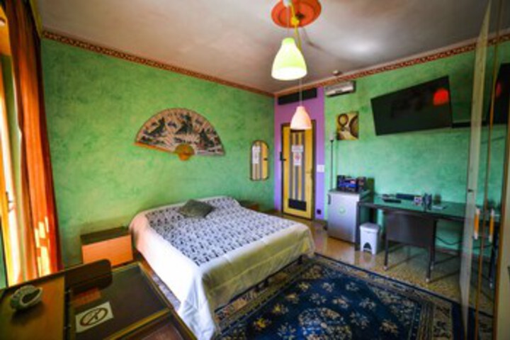 Room 22 of 34