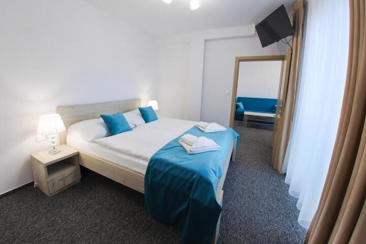 Room 6 of 27