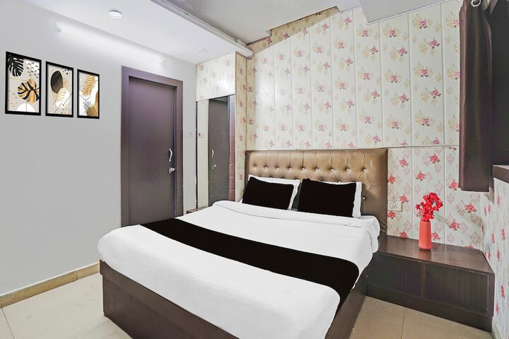 Room 17 of 35